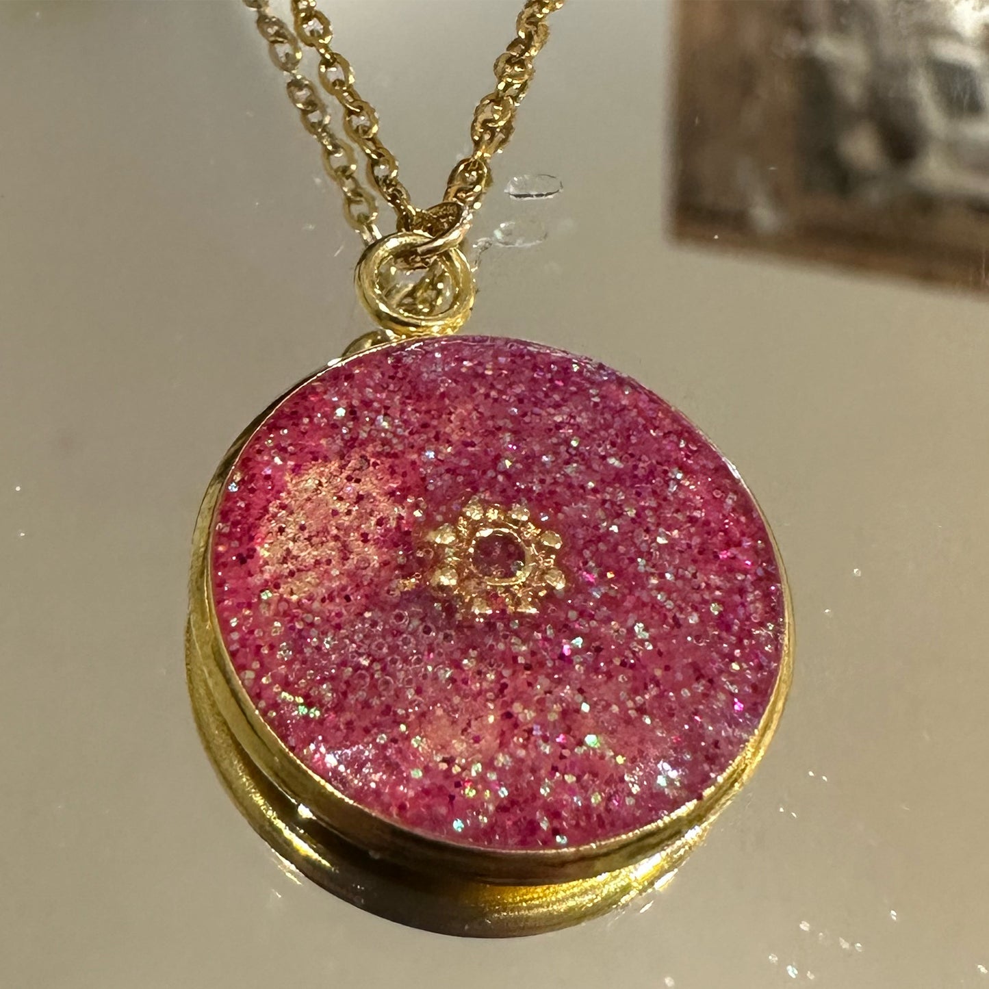 collier Grigri octobre rose