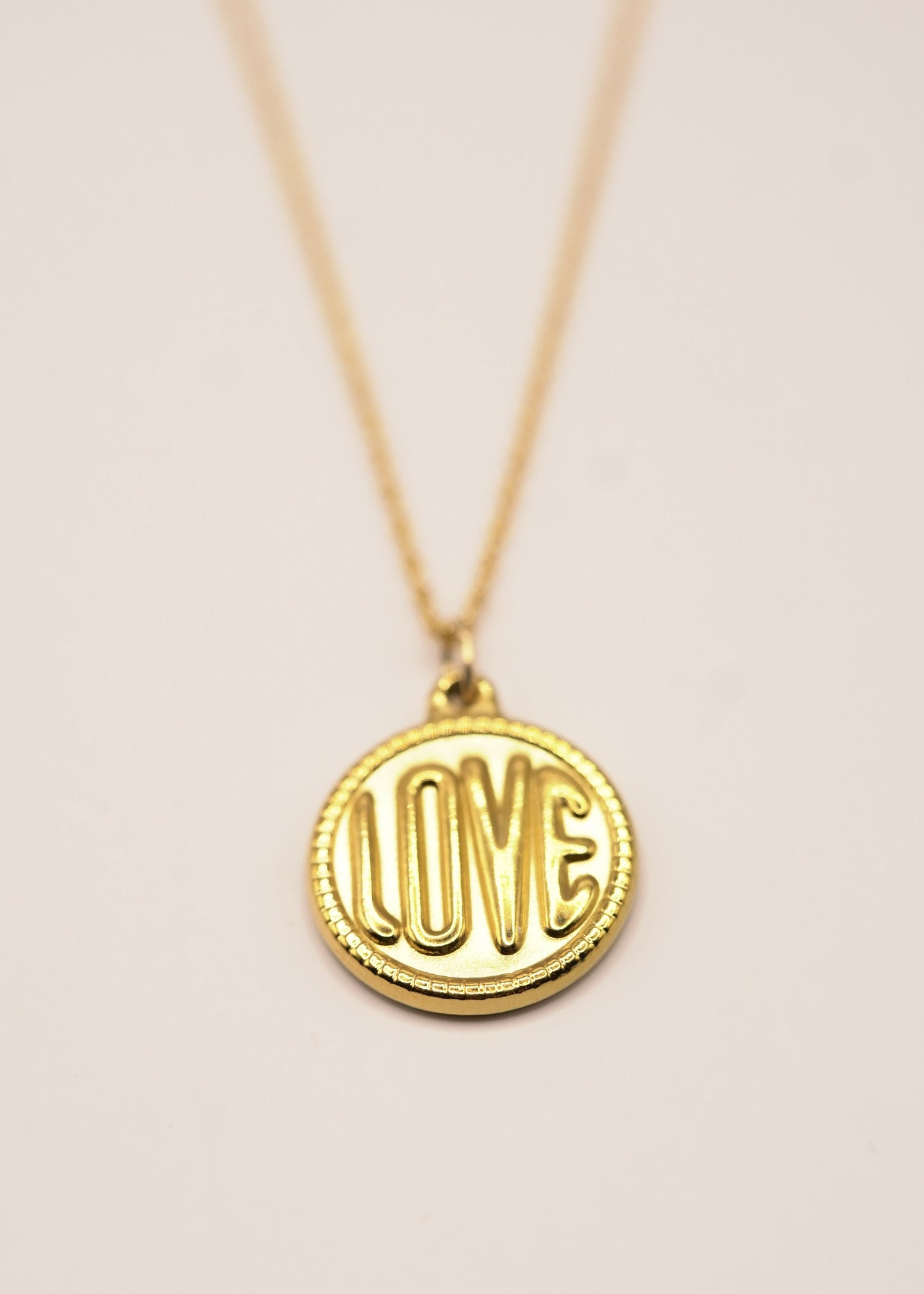 COLLIER HUGUES