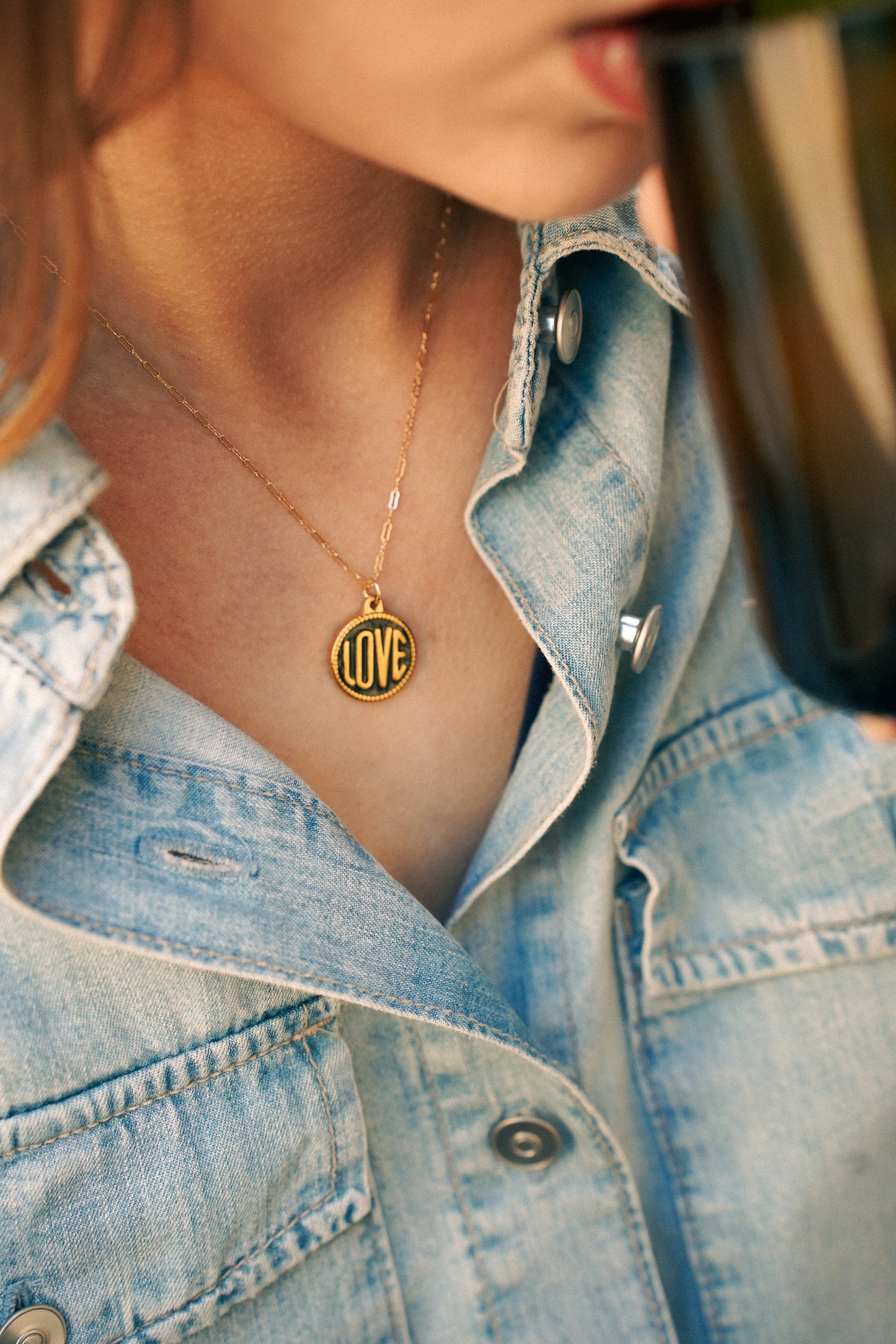 COLLIER HUGUES