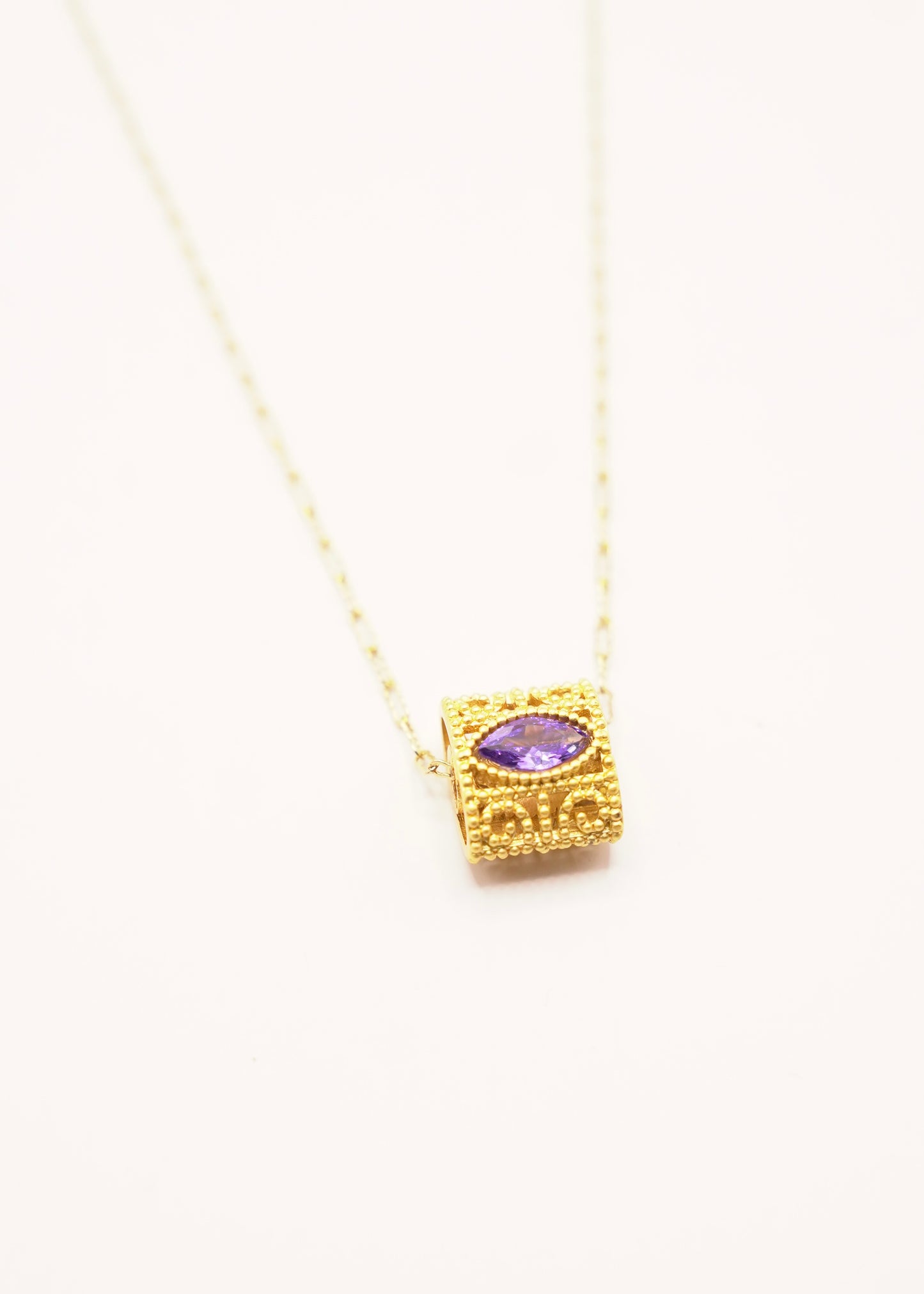 COLLIER ÉTIENNE
