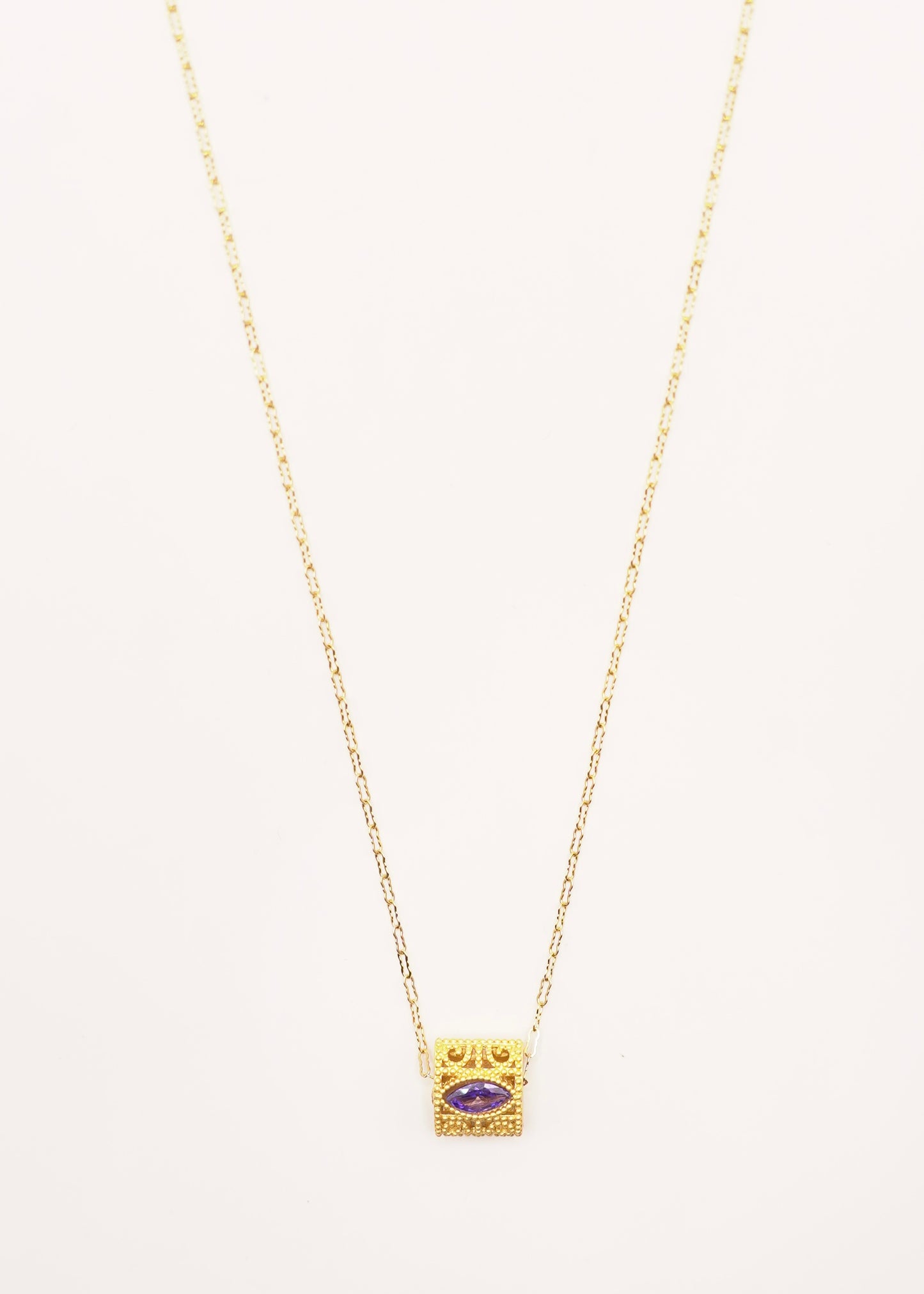 COLLIER ÉTIENNE