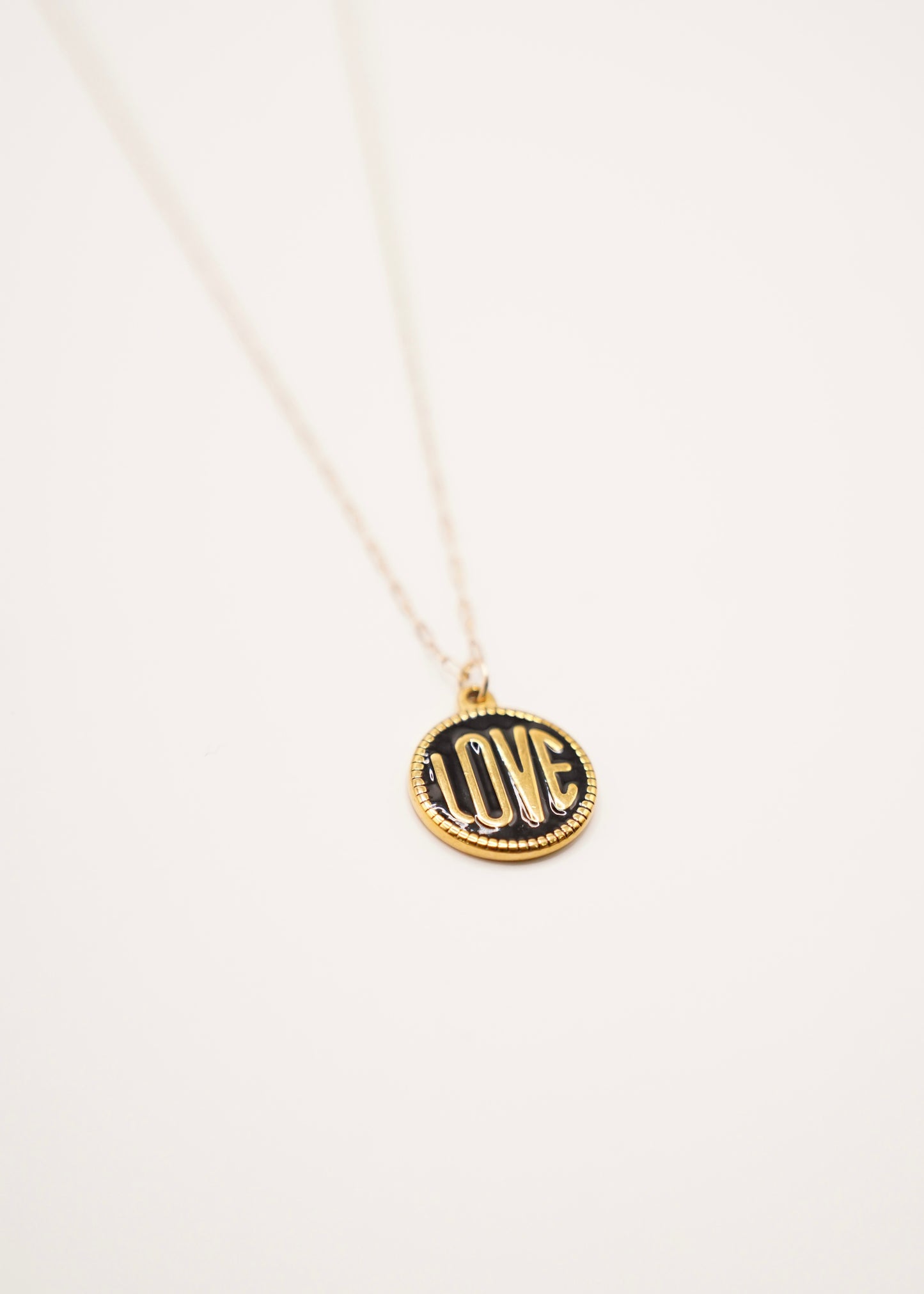 COLLIER HUGUES